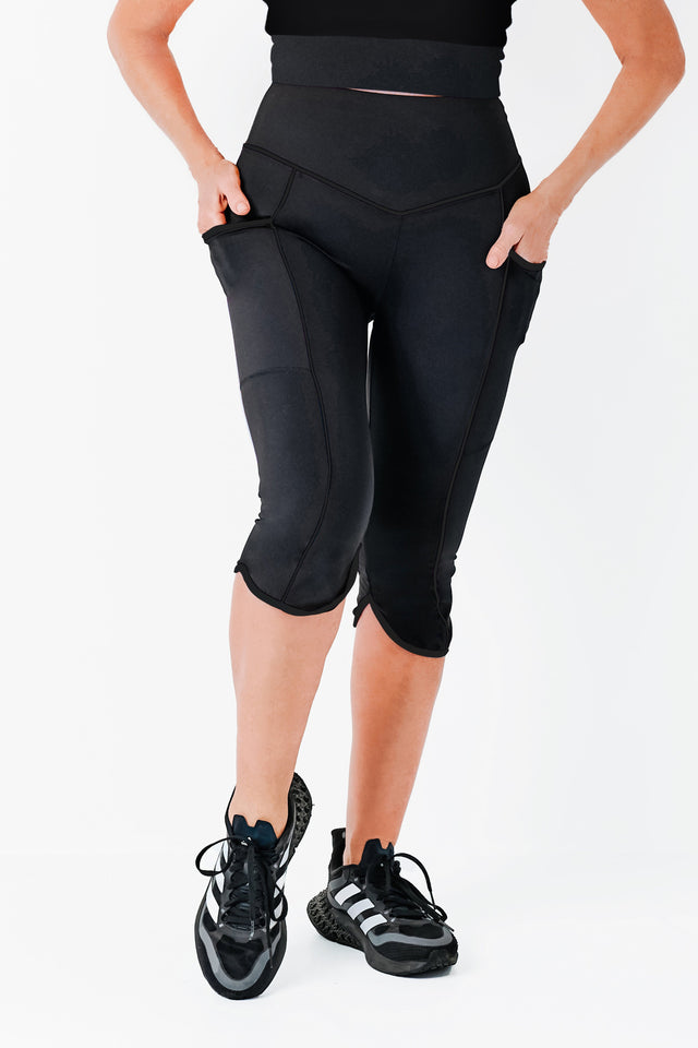 Black Capri Leggings w/ Black Piping - SewSewYou