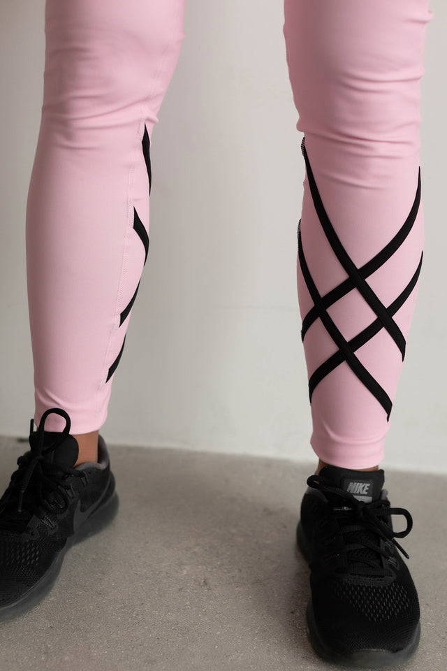 tWinning w/ Dawn & Cher AW22 Pink + Black Leggings w/ Leg Crisscross